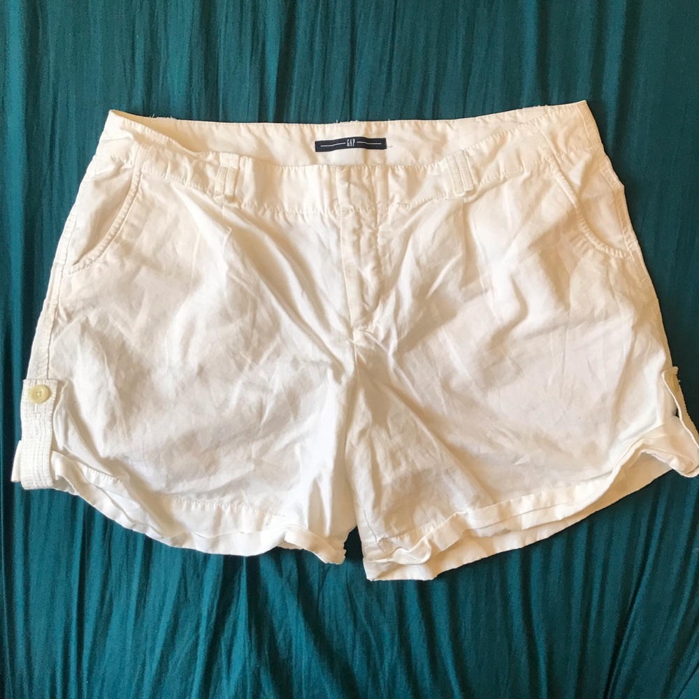 White Gap shorts